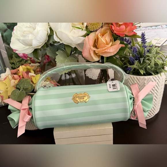 🆕🍡 BATH & BODY WORKS LIMITED EDITION “SWEETEST SONG” CANDY STRIPED COSMETIC BAG - Picture 3 of 9